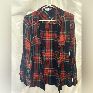 🔻Woman’s Old Navy Classic Button Down Soft Shirt Size M Rayon Plaid 🍁🌲